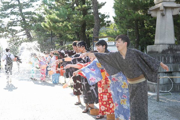 【平安神宮前で打ち水！】